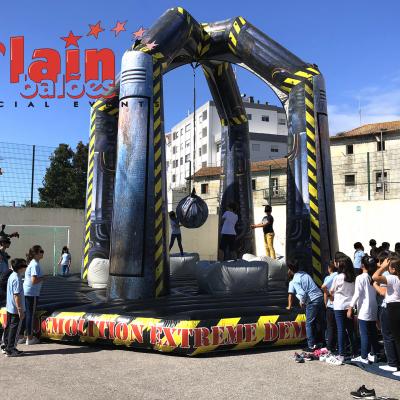 Extreme_Demolition_Sport_inflatable_team_building_Alain_Balões
