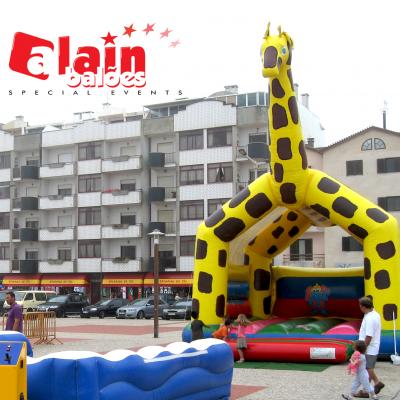 Big_castle_Alain_Balões_Special_Events_inflatable_giraffe